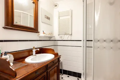 Belle Époque Ground-Floor Apartment — Beaulieu-sur-Mer — 12