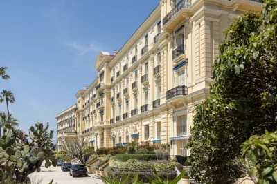 Sole Agency — Apartment with Direct Access to Mala Beach, Cap d'Ail — 1