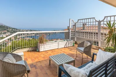 Top-Floor Apartment, Panoramic Sea View — Villefranche-sur-Mer — 3